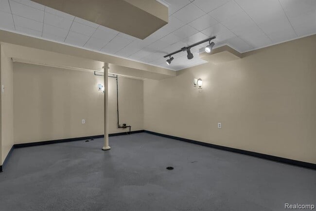 Building Photo - 17471 Evans St