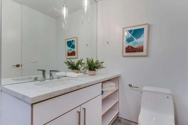 Building Photo - 1519 Cabrillo Ave