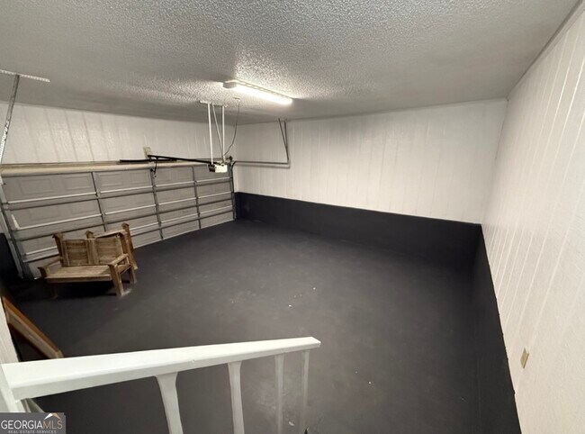 Building Photo - 105 Mockingbird Dr