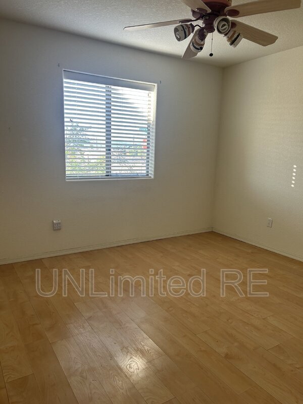 Building Photo - 2290 Interlake Dr