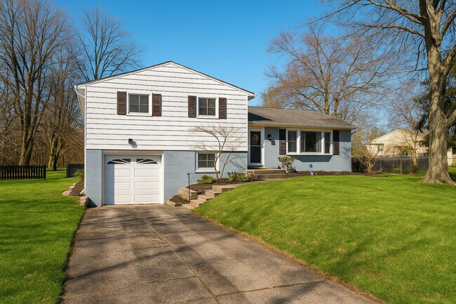 Building Photo - 676 Treeside Dr