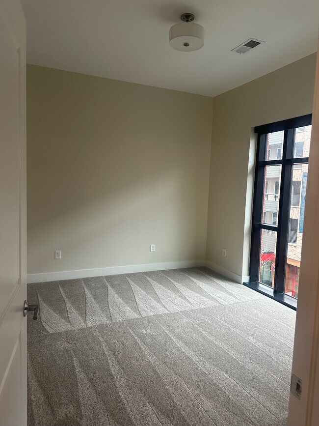 Building Photo - 6745 Longshore St