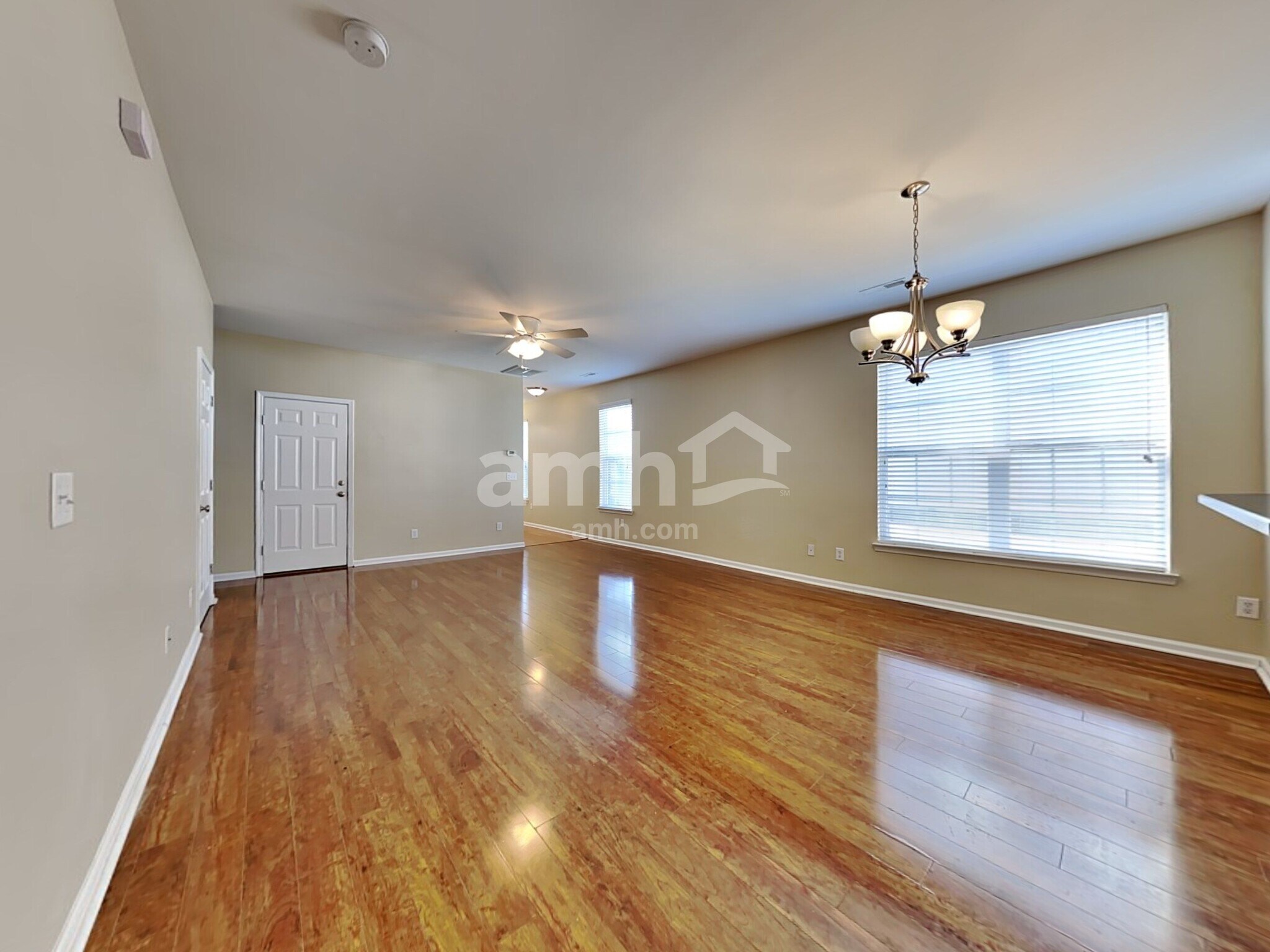 Building Photo - 2413 Thoreau St