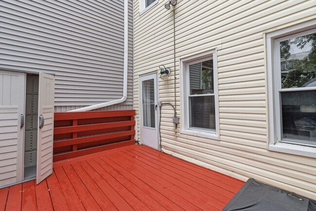 Building Photo - 491 Mercer St