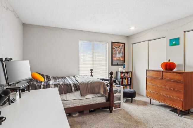 Building Photo - 8927 Hauser St