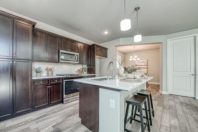 Building Photo - Stunning Granville Home in Copper River Canvas Gated Community!