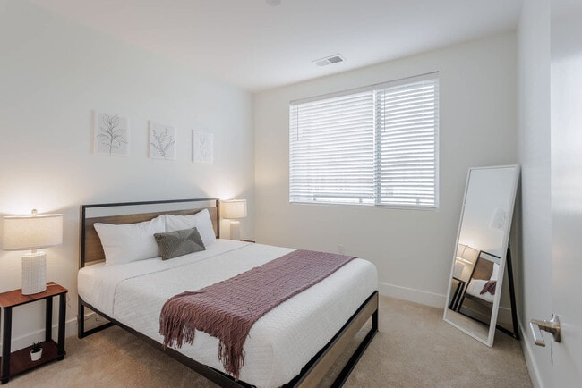 Building Photo - 601 E Pete Rose Wy