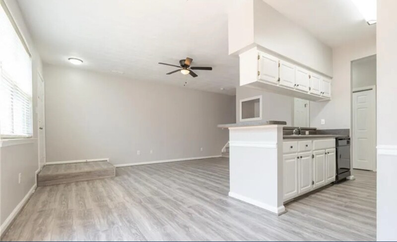 Building Photo - 302 Primrose Ln