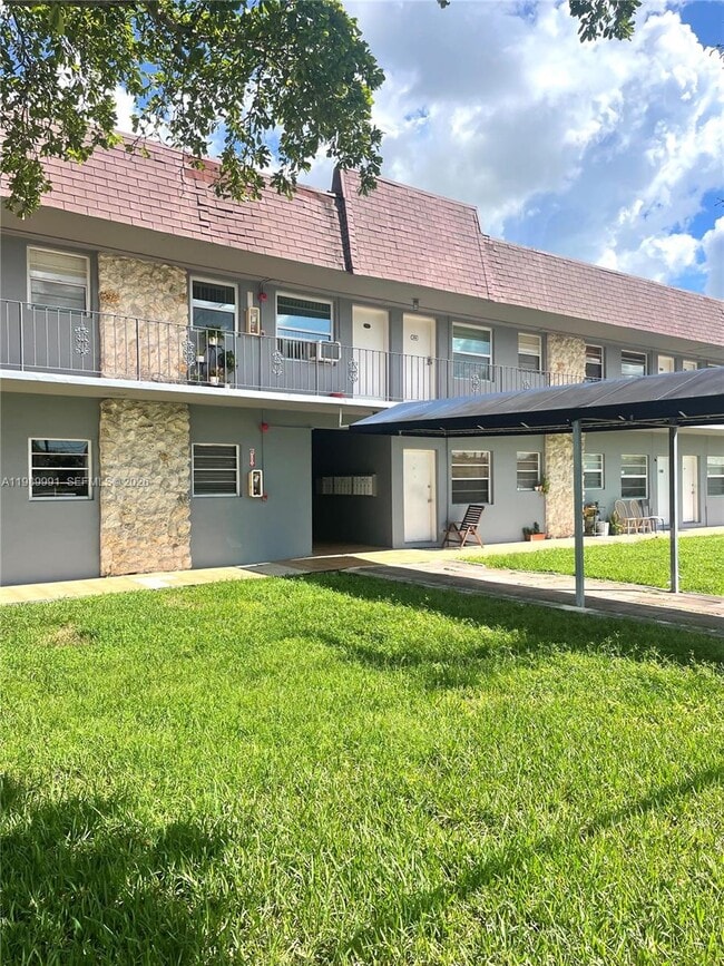 Building Photo - 9375 SW 40th Terrace