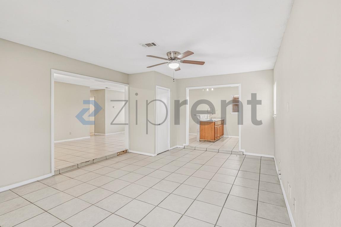 Building Photo - 6916 Shady Grove Dr