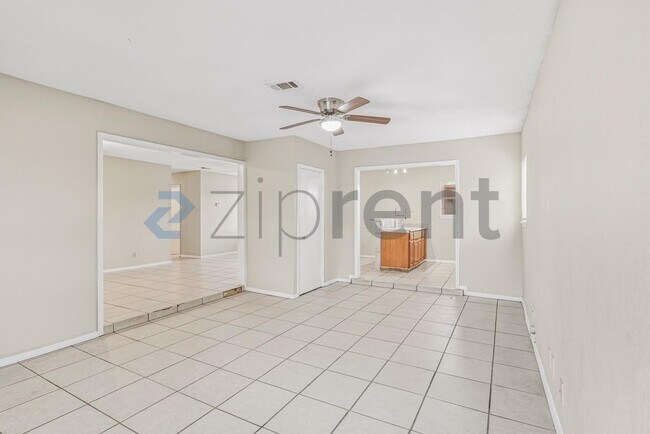 Building Photo - 6916 Shady Grove Dr