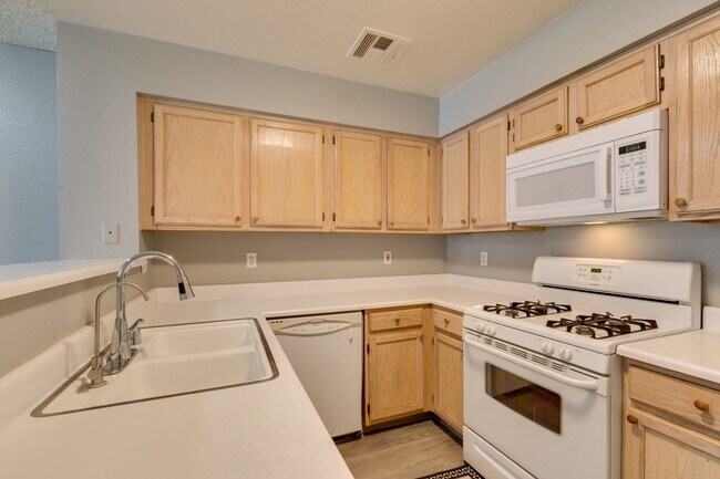 Building Photo - 2117 Willowbury Dr