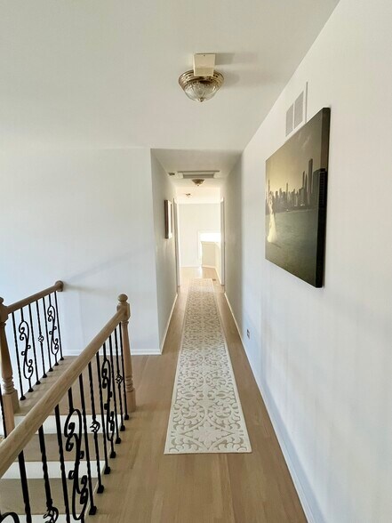 Building Photo - 4311 Camelot Cir