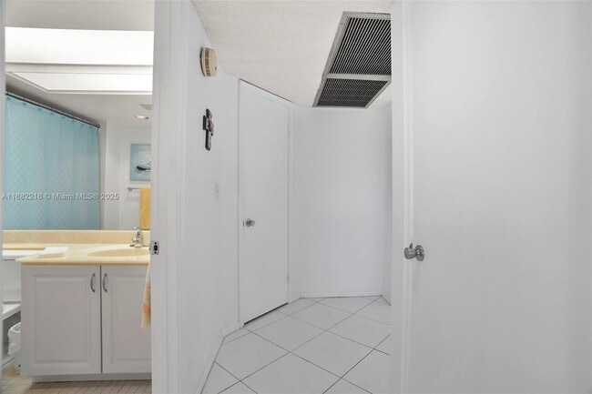 Building Photo - 1801 Eleuthera Point