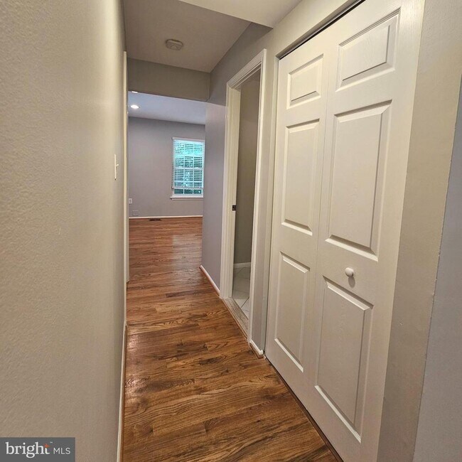 Building Photo - 6430 Shannon Station Ct
