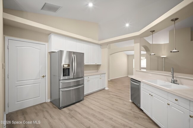 Building Photo - 6924 Renshaw Dr