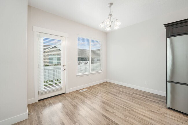 Building Photo - Spacious 4 Bedroom Townhome in Vineyard, UT