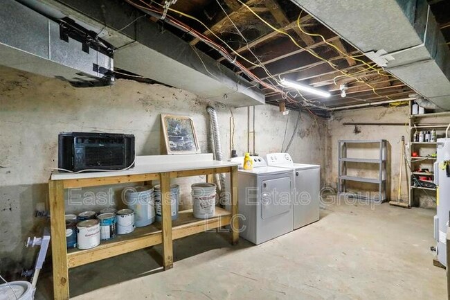 Building Photo - 208 N Mary St