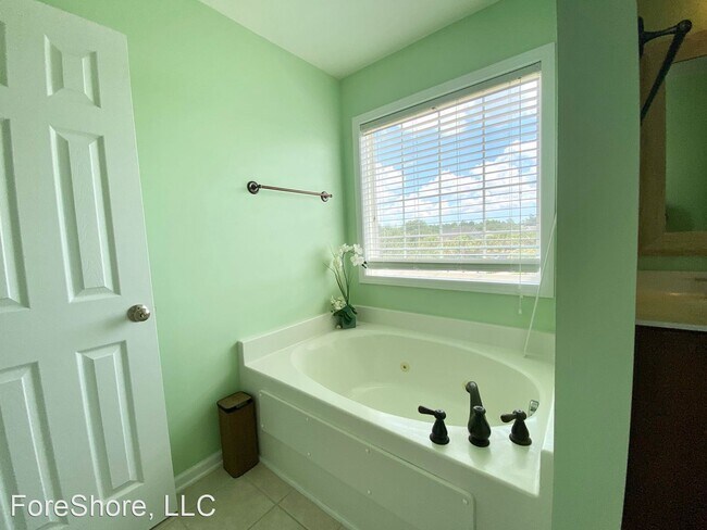 Building Photo - 4 br, 3.5 bath House - 2151 Blakers Blvd