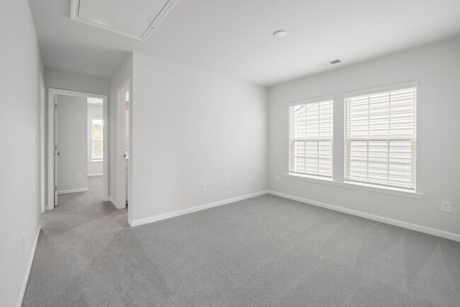 Building Photo - Almost Brand New Home 4 Bedroom with 2.5 b...