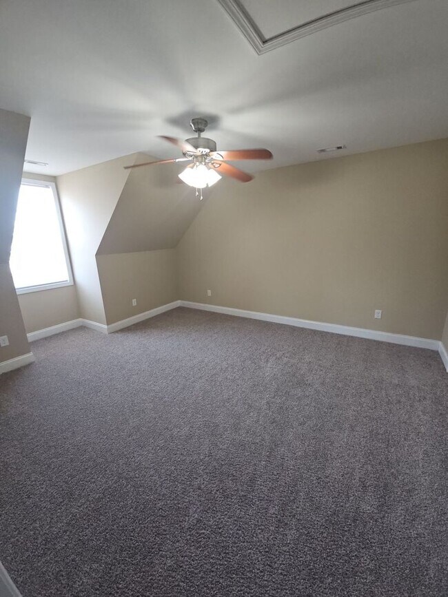 Building Photo - 2015 Reserve Dr