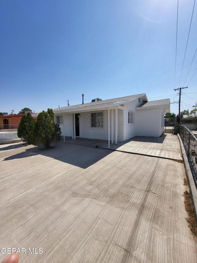Building Photo - 1102 Cuba Dr