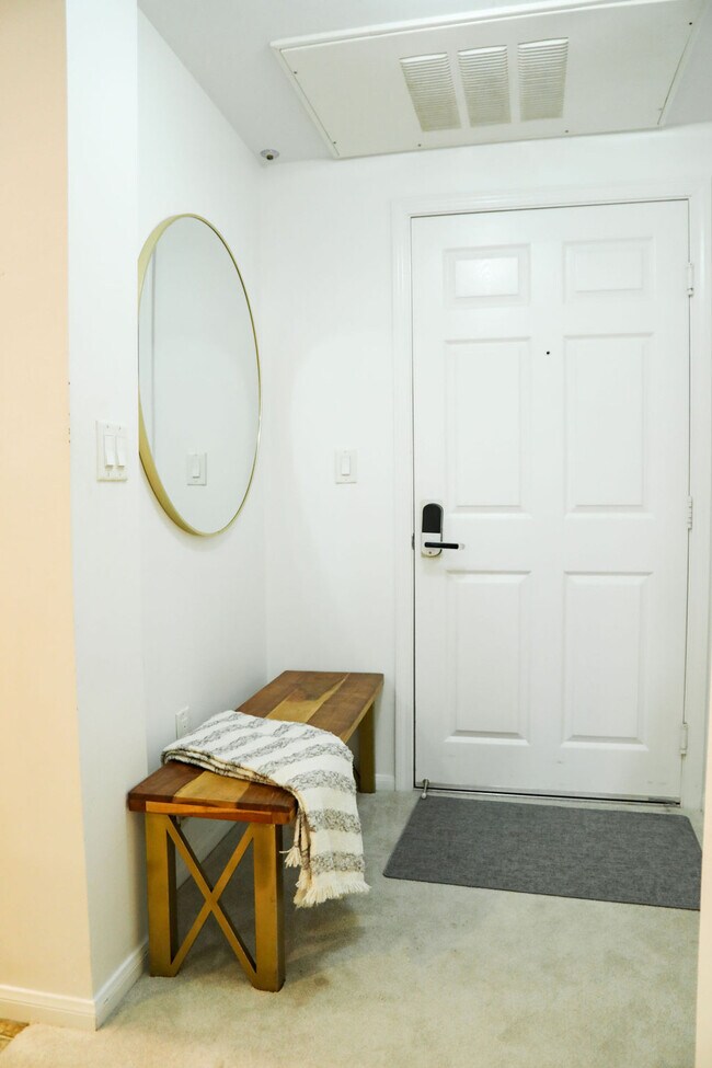 Building Photo - 2419 Fifth Ave