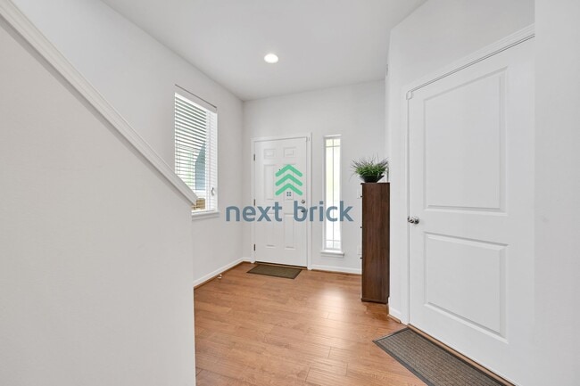 Building Photo - Spacious 4-Bed & 2.5 Bath Single Family Ho...