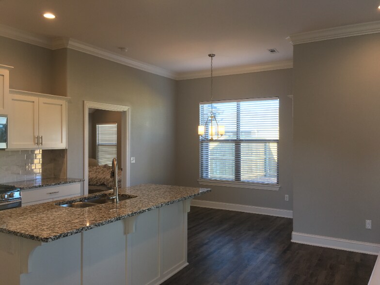 Building Photo - 550 N Greylag Way