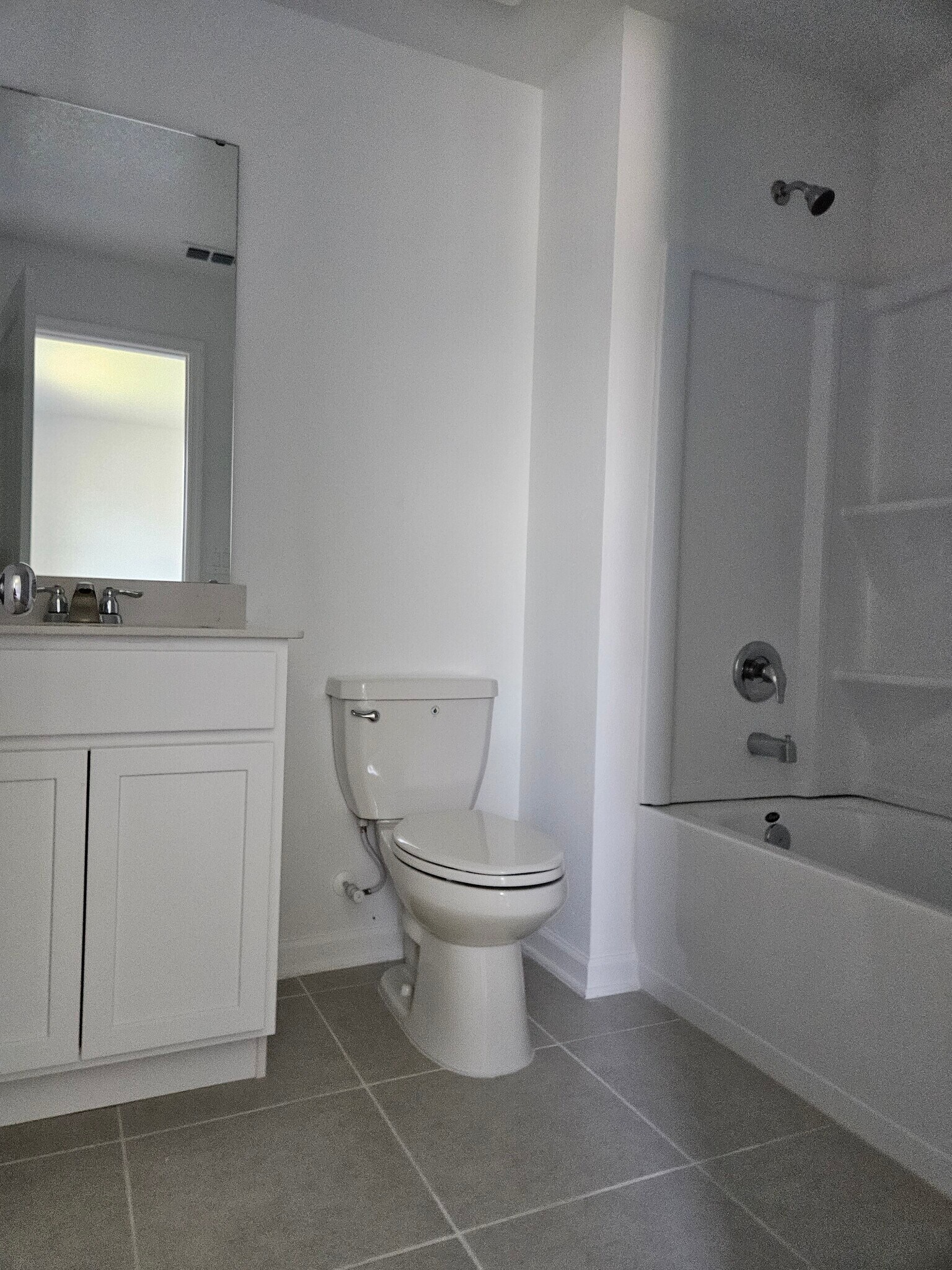 Private bathroom 2 - 2414 McKinley Dr