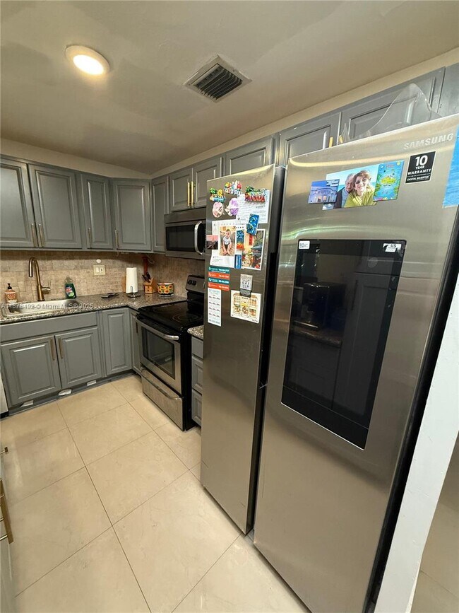 Building Photo - 710 NE 58th Ct