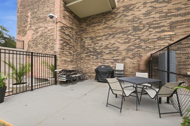 Building Photo - 1000 Urlin Ave