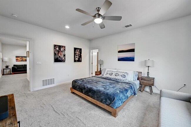 Building Photo - 6800 Menchaca Rd