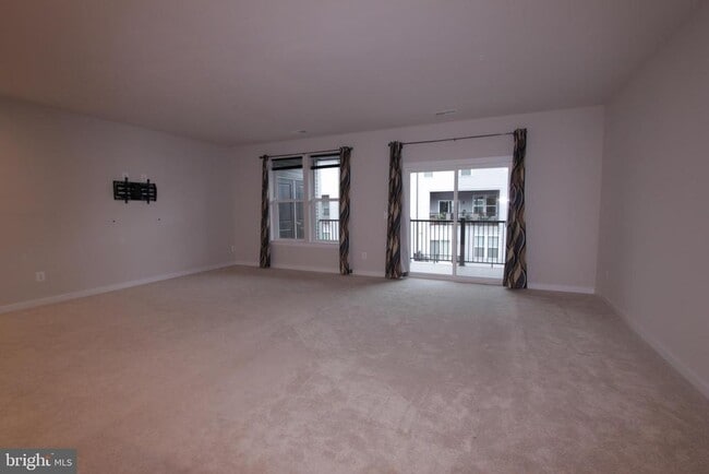 Building Photo - 43808 Middleway Ter