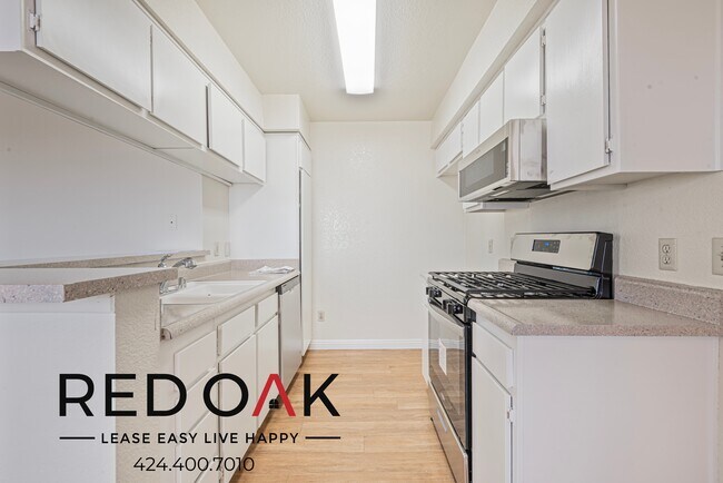 Building Photo - ~1 Month FREE~ Welcoming One Bedroom with ...