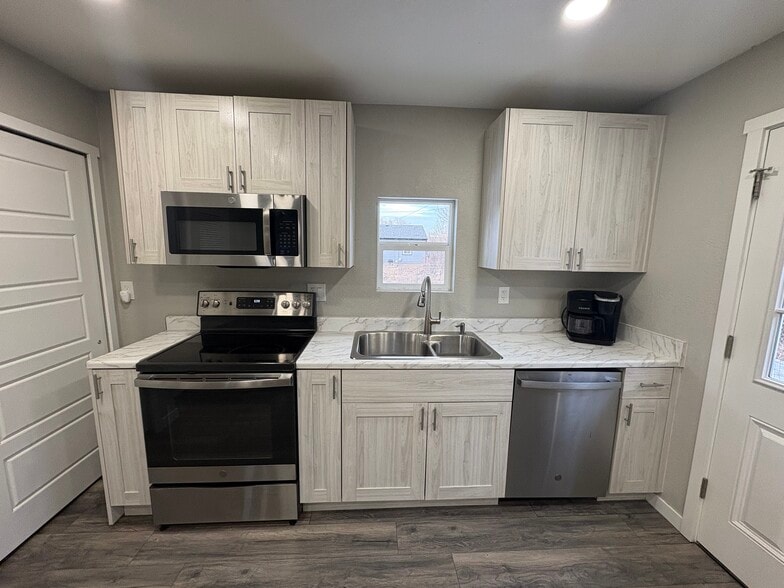 Building Photo - 1216 Richards Ave