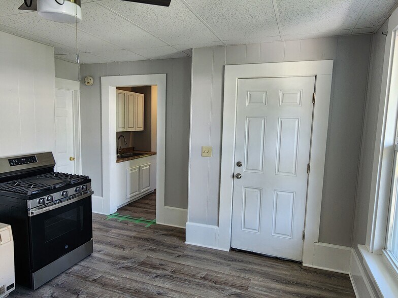 Building Photo - 368 Merrimack St
