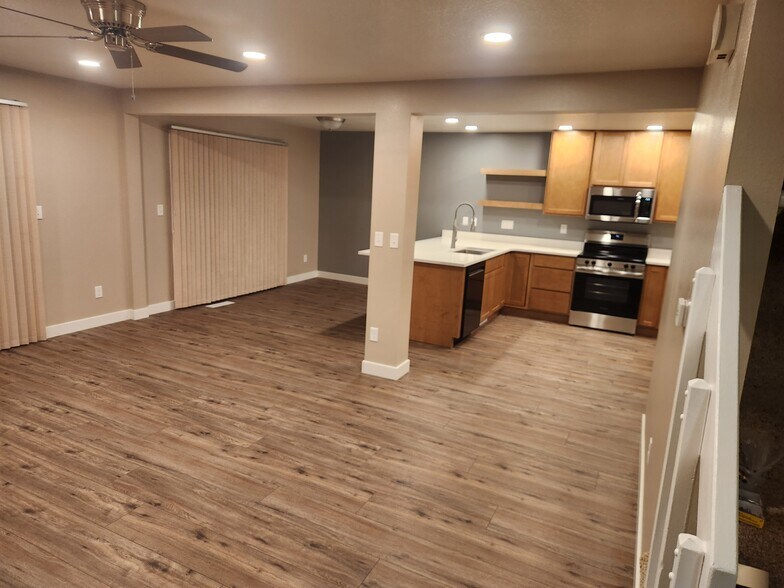 Kitchen/Dining - 1150 Hauer Dr