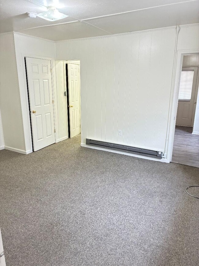 Building Photo - 717 Harper St E