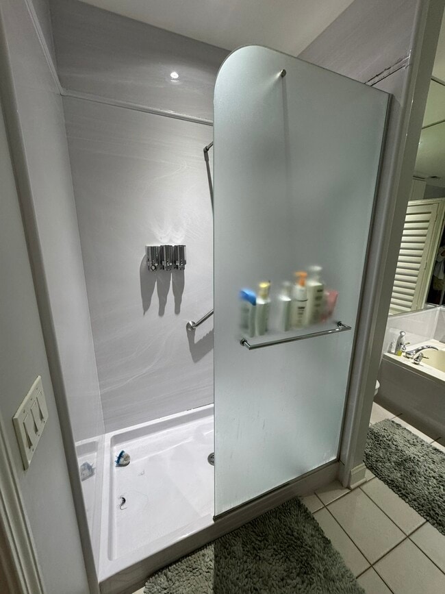 Building Photo - 1413 S Prairie Ave