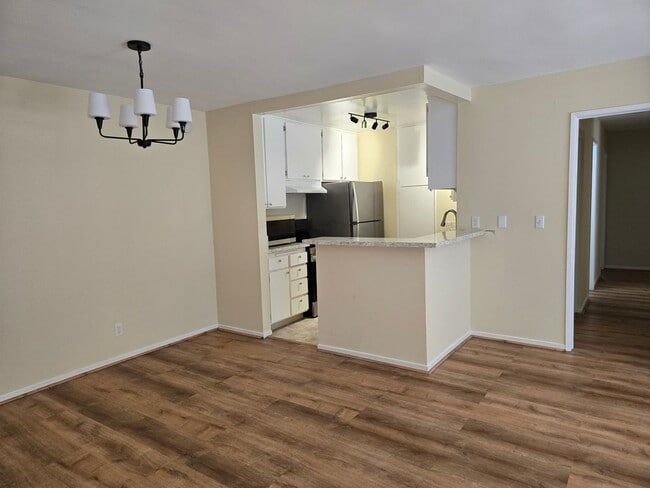 Building Photo - 3 Bedroom Apartment near to LMU, minutes t...