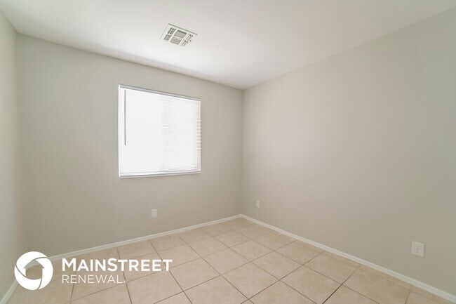 Building Photo - 2214 S 114th Ln