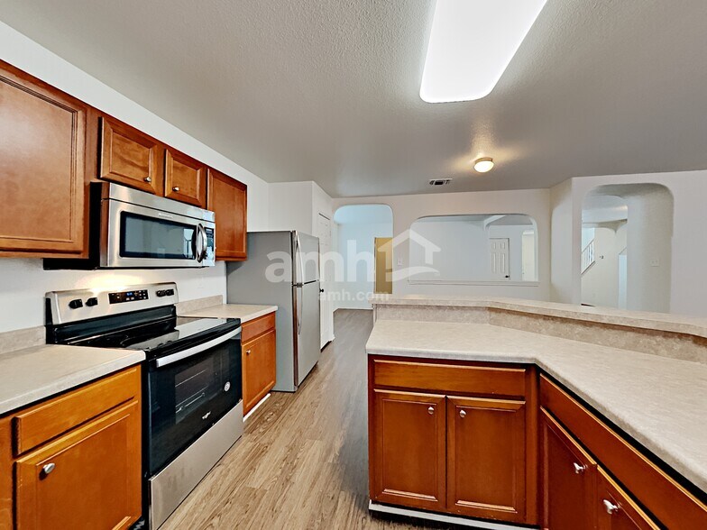 Building Photo - 742 Pinafore St