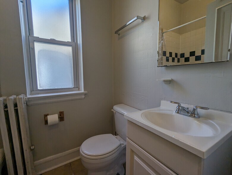 Building Photo - 2825 N Burling St