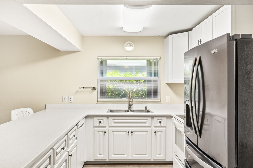 Kitchen - 695 104th Ave N