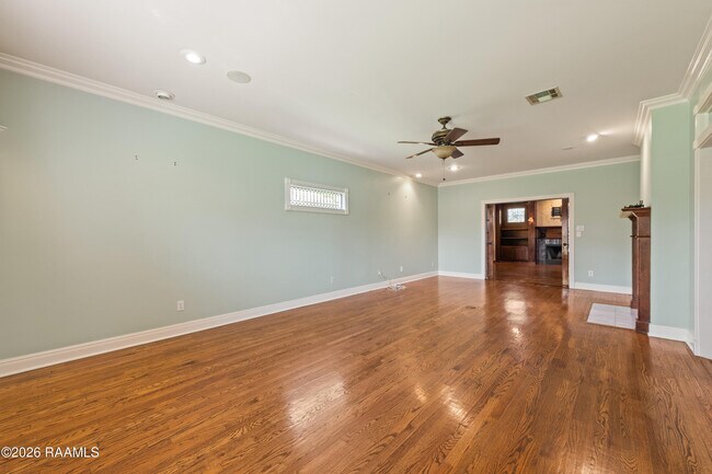 Building Photo - 300 Oak Hollow Dr
