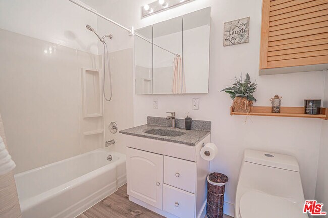 Building Photo - 35315 Glenwall St