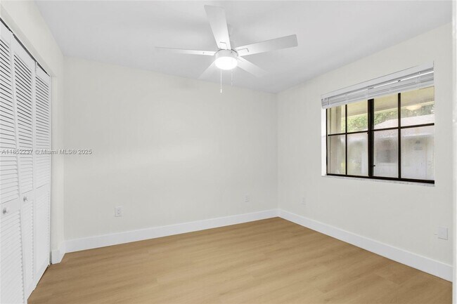 Building Photo - 5629 Taft St