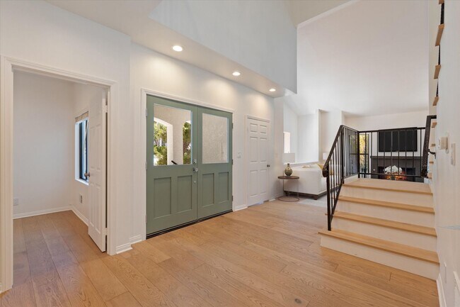 Building Photo - Renovated Single Family Home in Prime Wood...