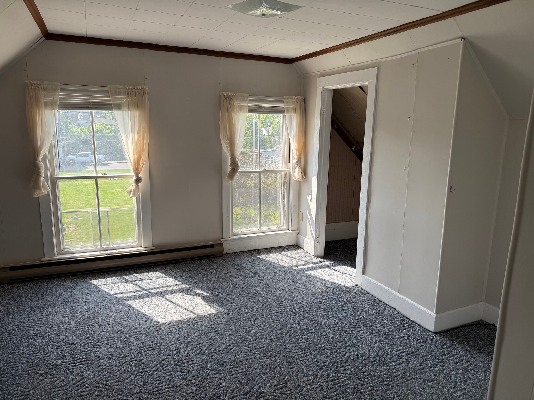 Building Photo - 13 Dingley Ct